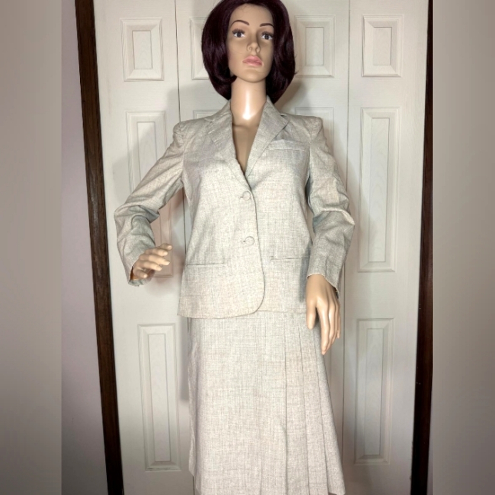 Skirt suit set